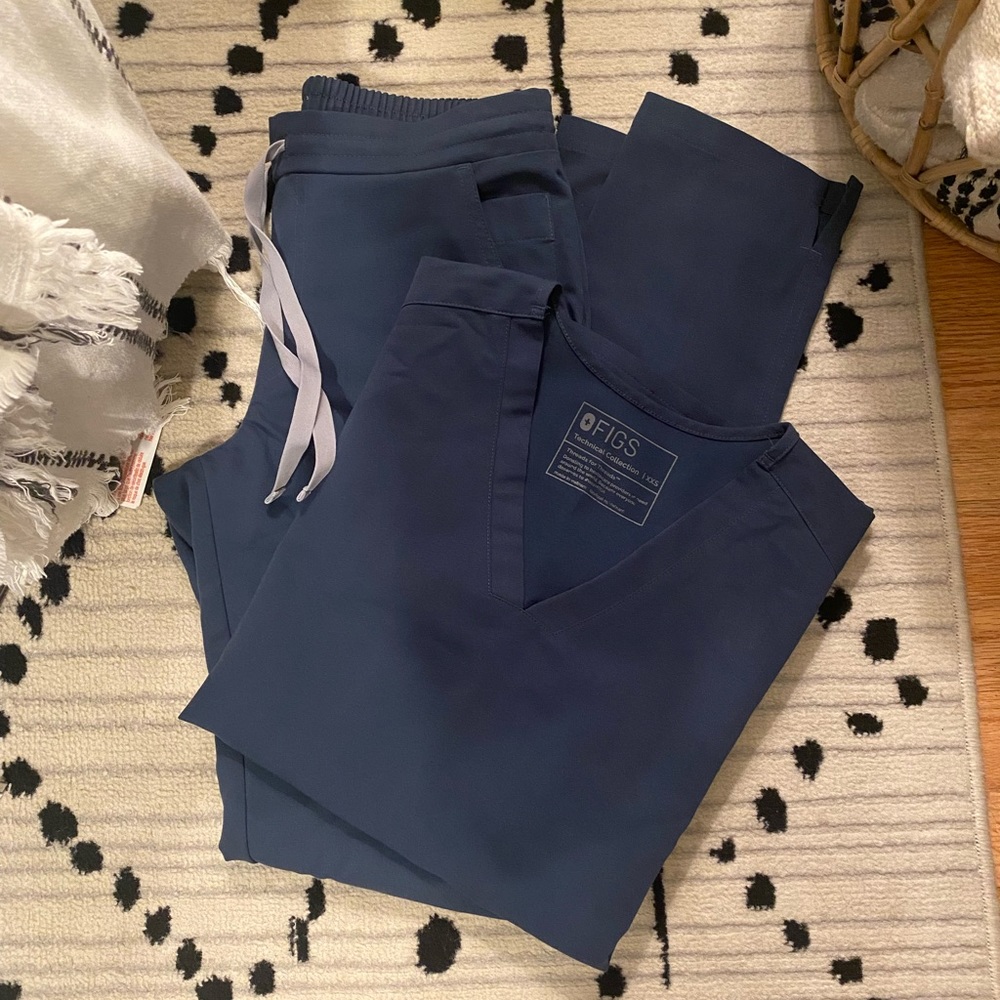 Figs Scrub Set